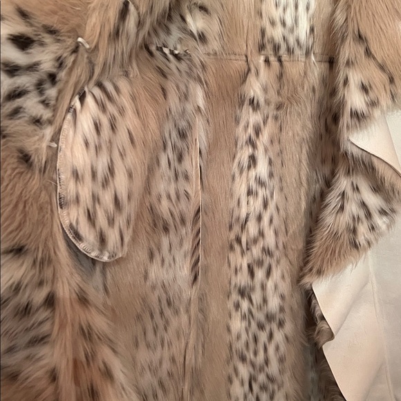 Donna Salyers. Fabulous Furs.  Faux Lynx Fur Trimmed Coat. Size S. Off White - Picture 7 of 9